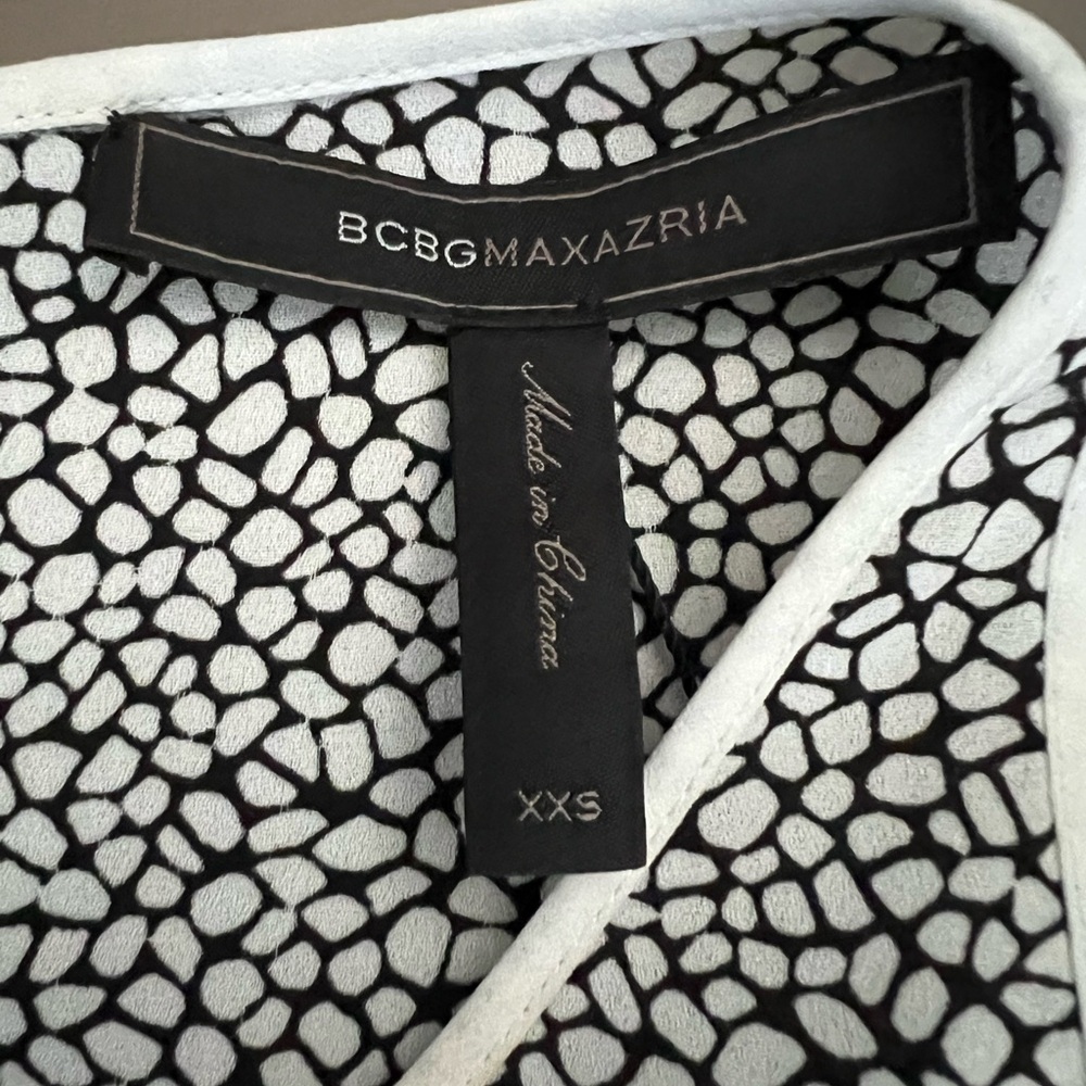BCBGMaxAzria Monochrome Patterned Top - Picture 9 of 10